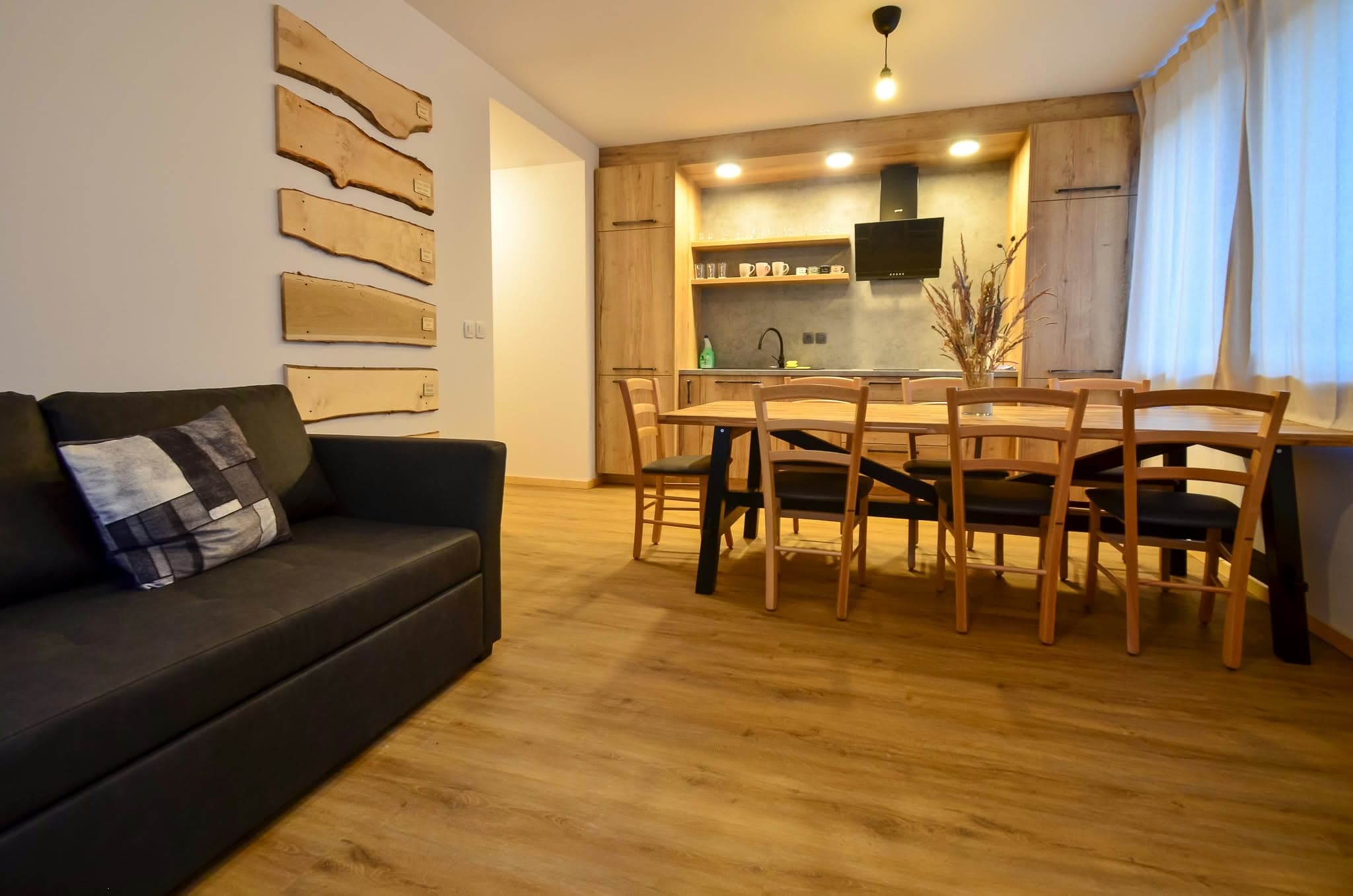 Apartma 3: Bivalni prostor z jedilno mizo in kuhinjo