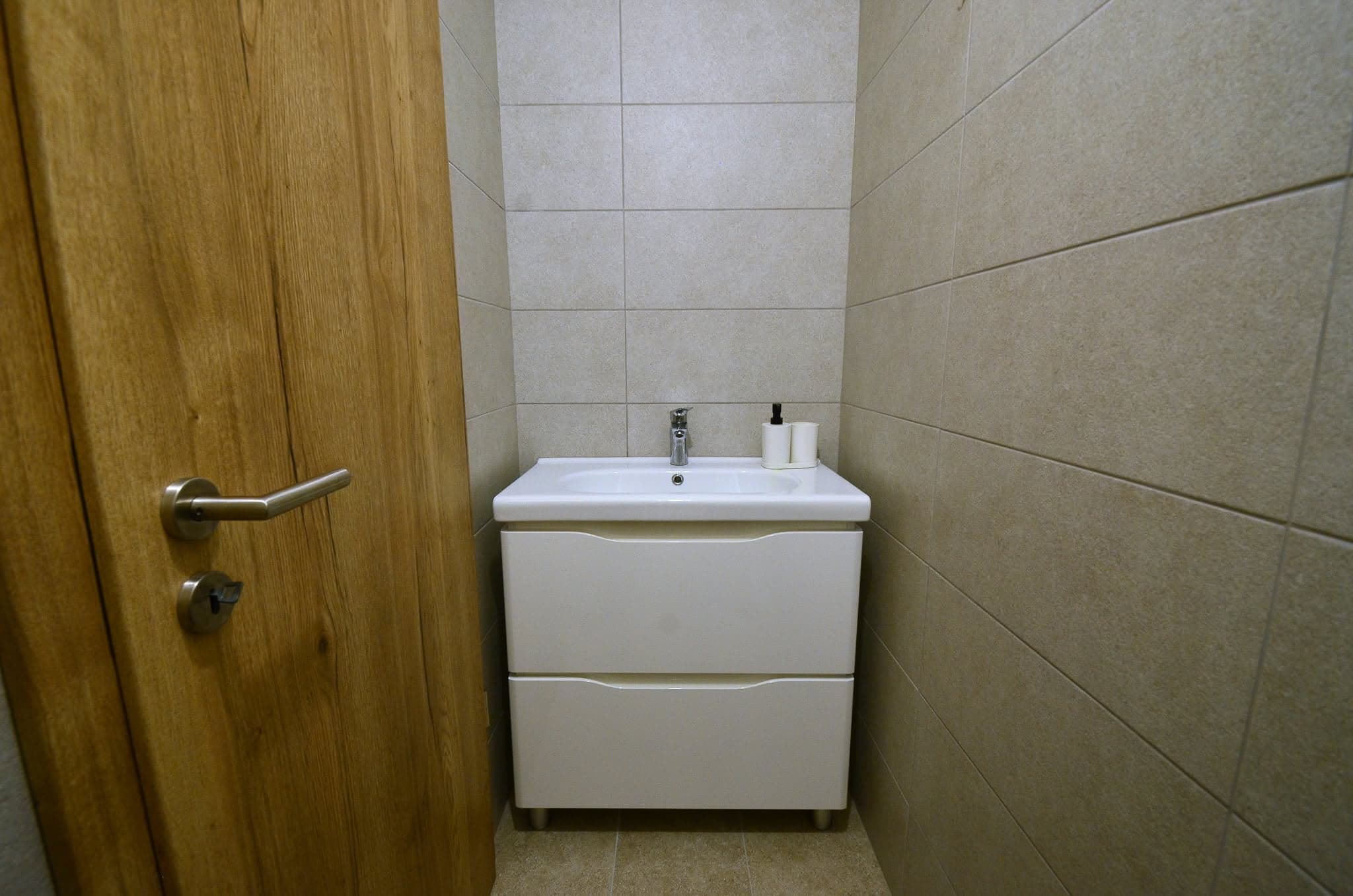 Apartma 5: Umivalnik v kopalnici